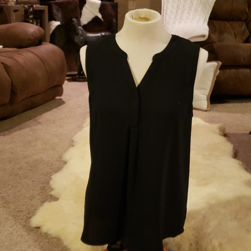 Apt 9 black top